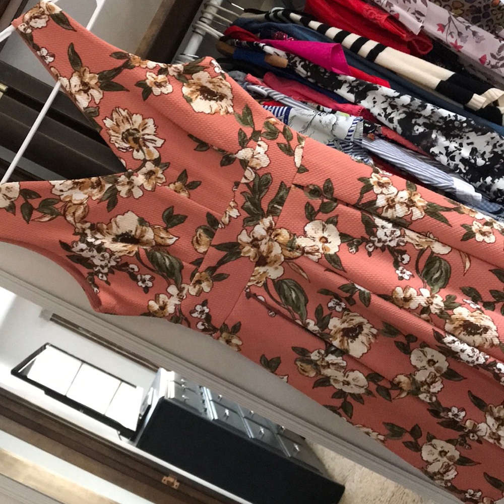 Spring dress - Picture 3 of 3